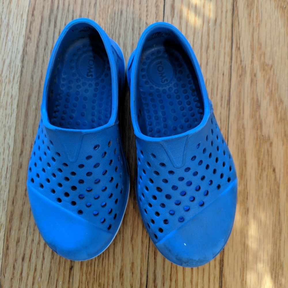 Toms water shoes